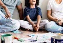 How robots can help in e-learning platforms?