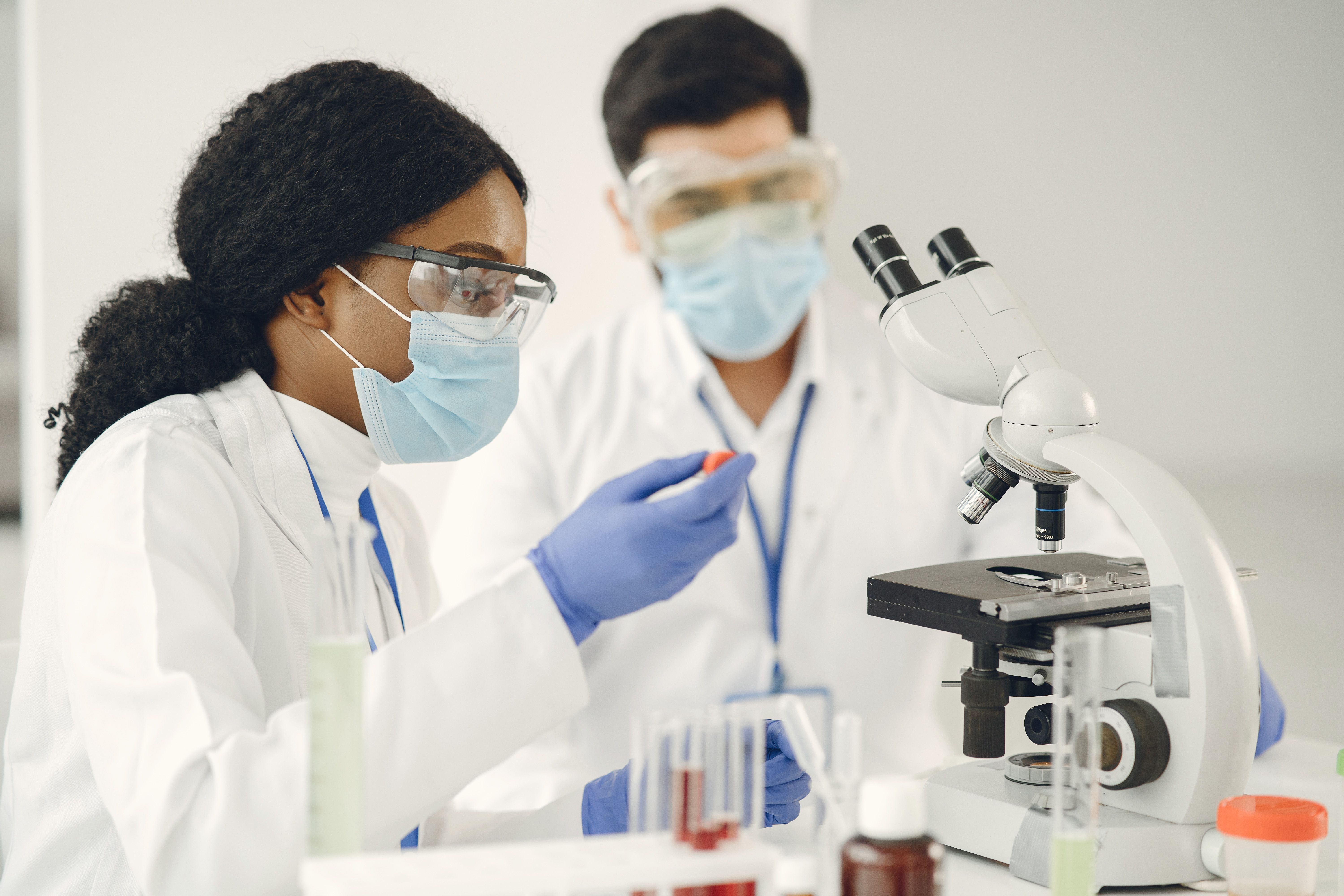 Complete List of Pharmaceuticals & Biotechnology AI Tools & AI Software
