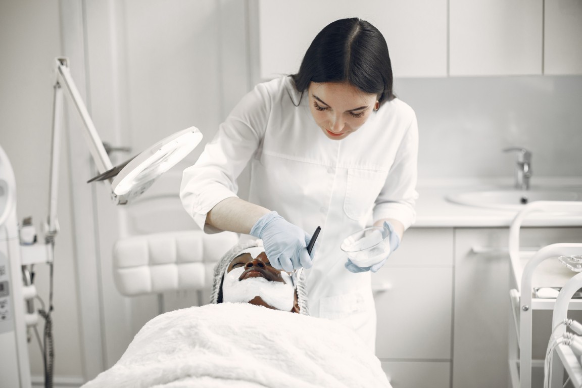 AI for Cosmetic Clinics: How Artificial Intelligence Can Personalize Treatments, Improve Patient Experience and Optimize Clinic Operations