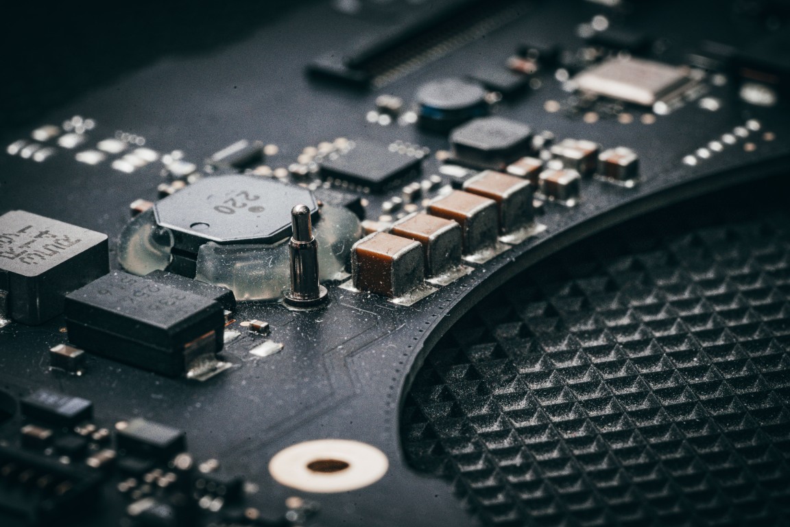 AI for Electronics Manufacturers: How Artificial Intelligence Can Improve Production, Reduce Defects and Optimize Supply Chains