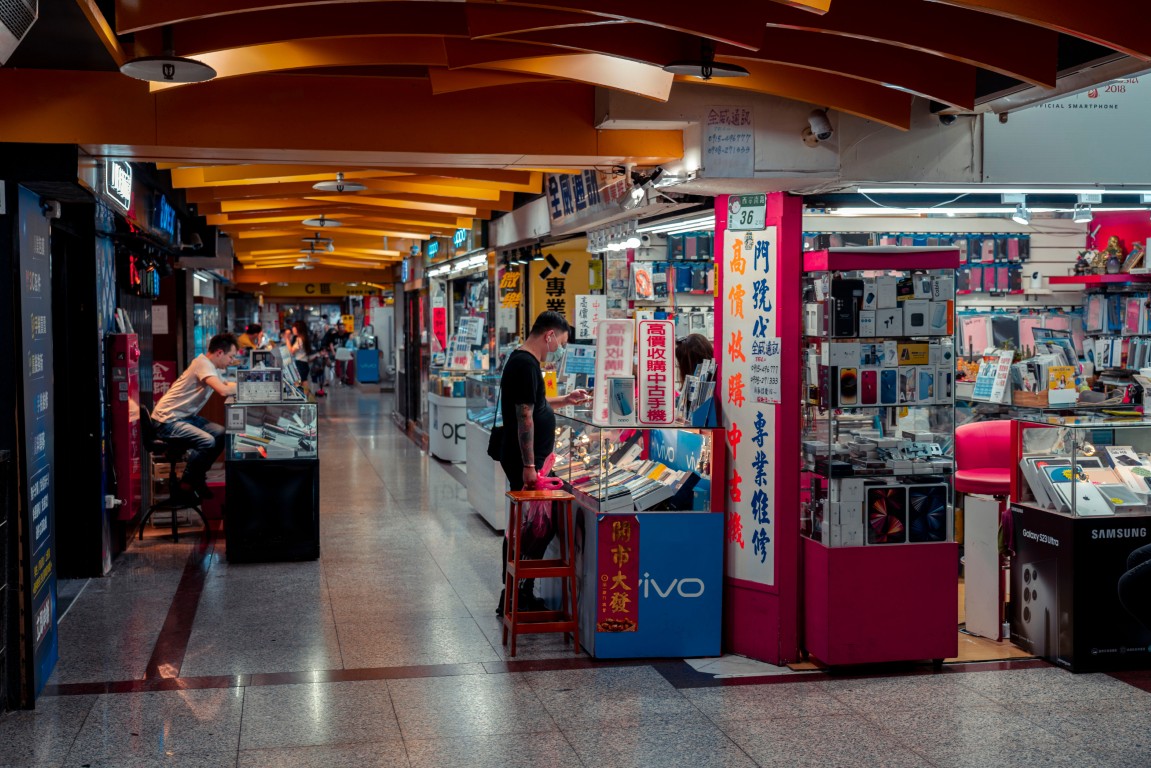 AI for Electronics Retailers: How Artificial Intelligence Can Increase Sales, Optimize Inventory and Improve Customer Experience