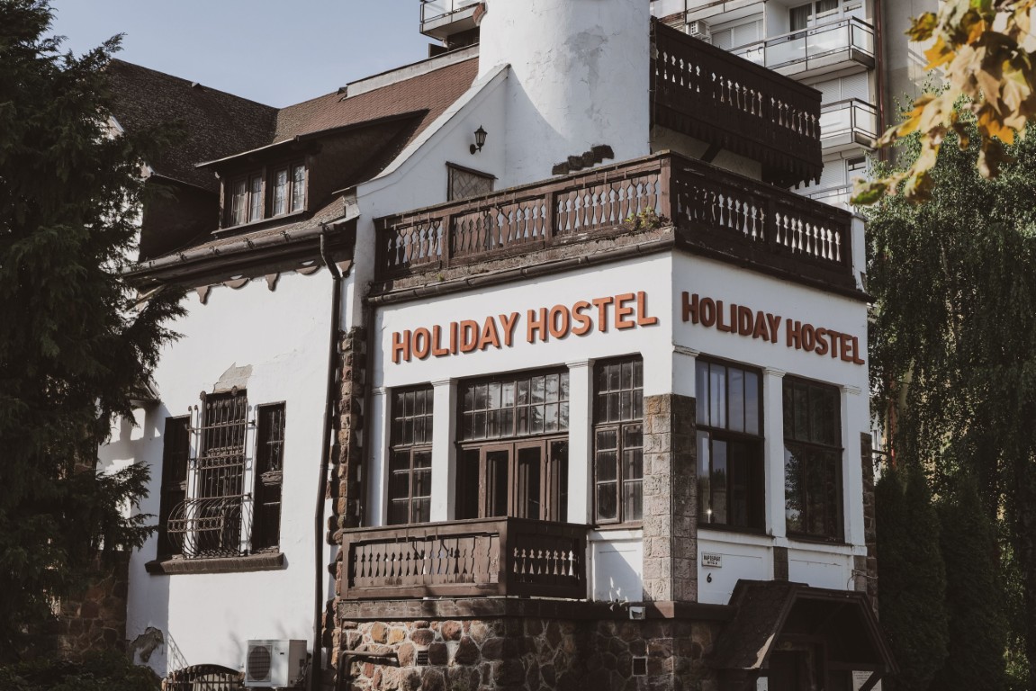 AI for Hostels: How Artificial Intelligence Can Increase Bookings, Revenue and Operational Efficiency