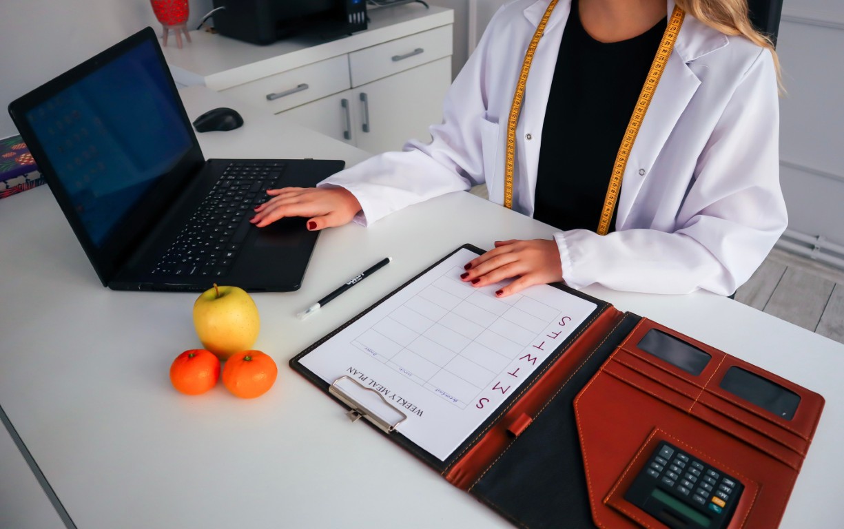 AI for Nutrition Clinics: How Artificial Intelligence Can Personalize Nutrition Plans, Improve Client Engagement and Optimize Clinic Operations