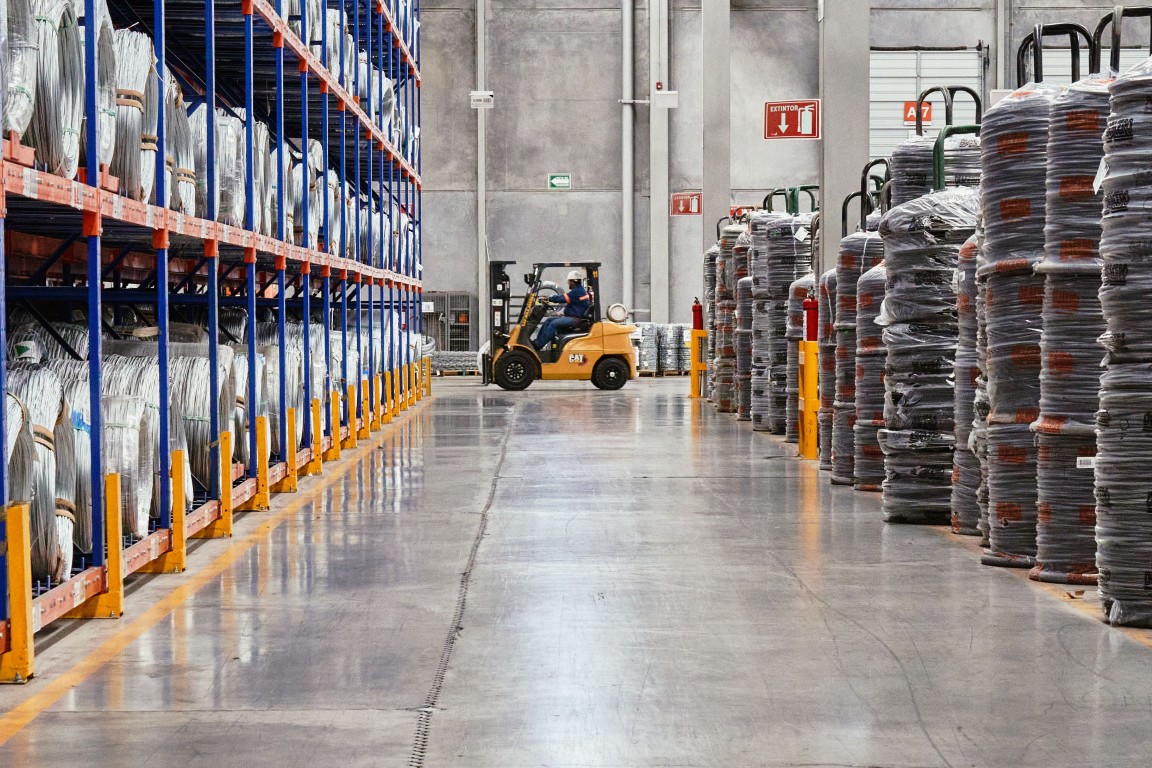 AI for Warehousing Companies: How Artificial Intelligence Can Optimize Inventory, Accelerate Fulfillment and Reduce Warehouse Costs