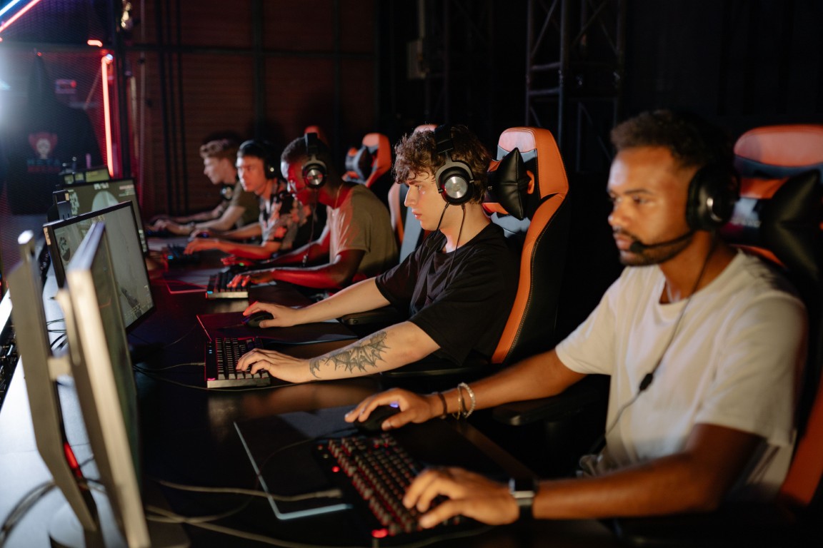 AI for Esports Organizations: How Artificial Intelligence Can Improve Team Performance, Fan Engagement and Commercial Growth