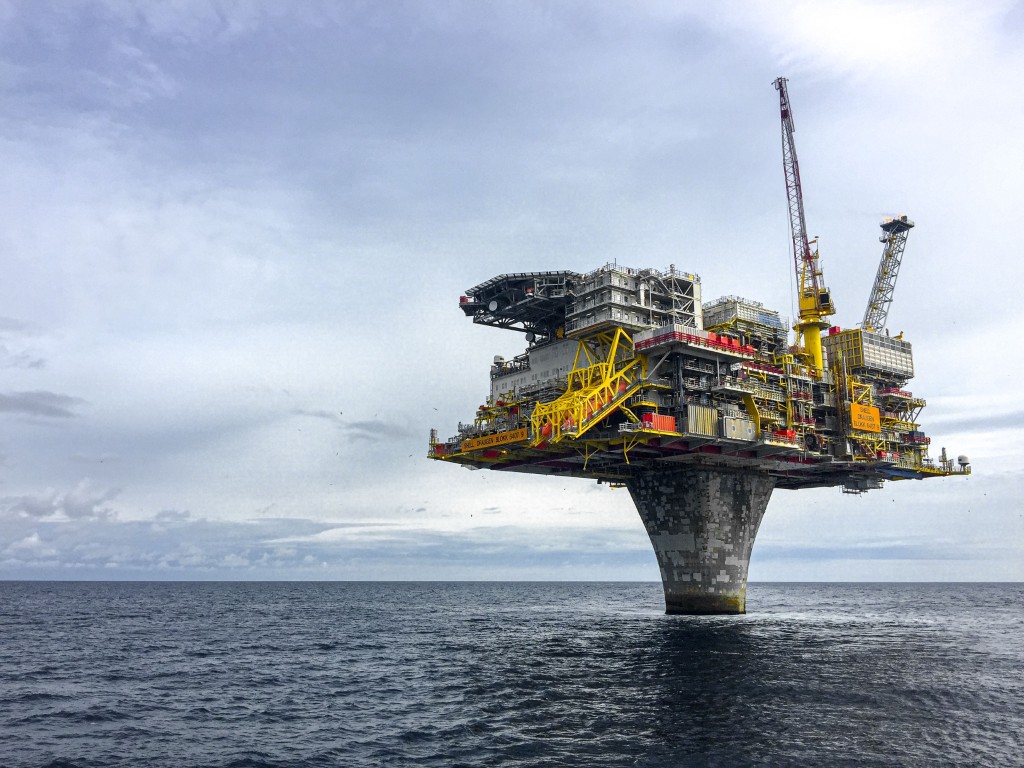 AI for Oil & Gas Service Providers: How Artificial Intelligence Can Improve Field Operations, Equipment Reliability and Profitability