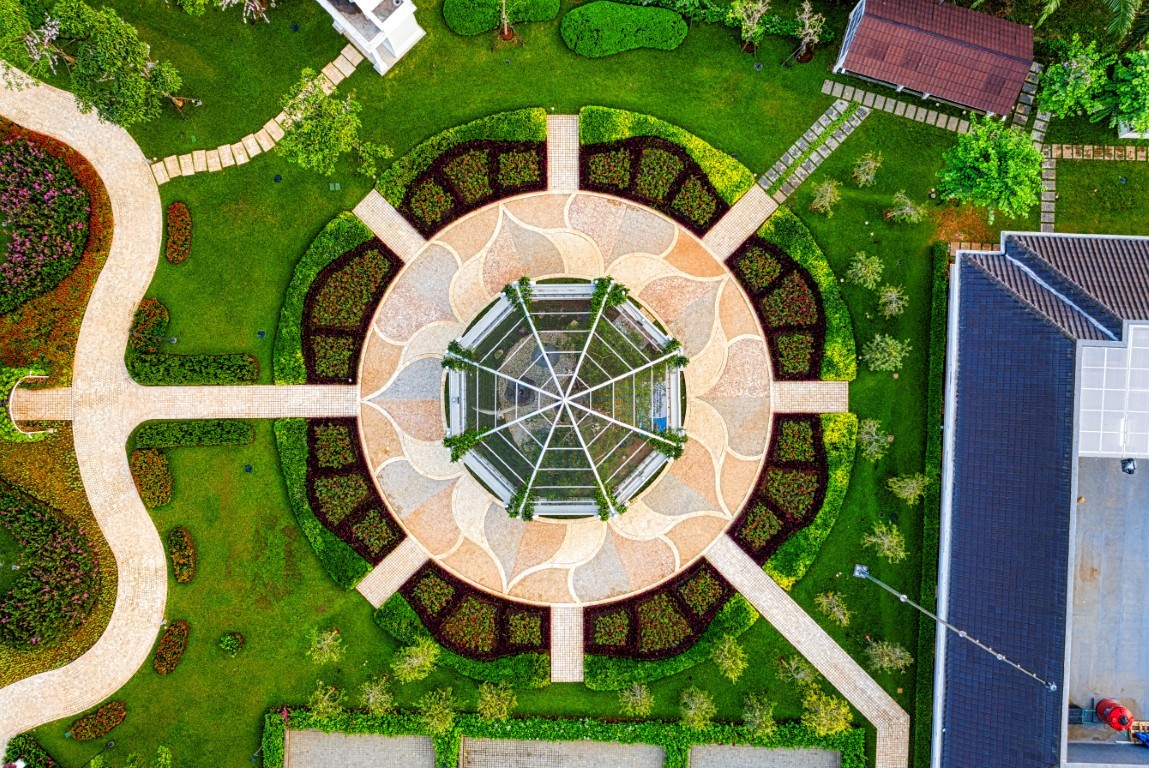 AI for Landscaping Companies: How Artificial Intelligence Can Optimize Crews, Projects and Customer Growth